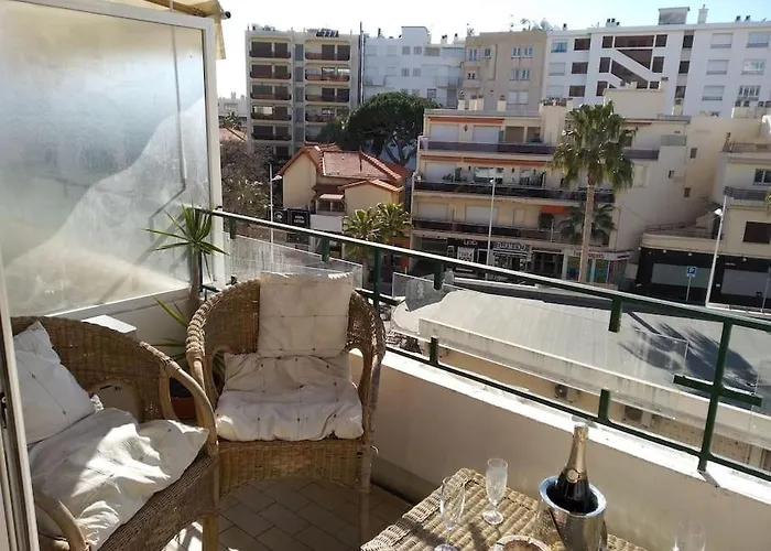 Neuf Climatise Au Coeur De Juan-les-pins *